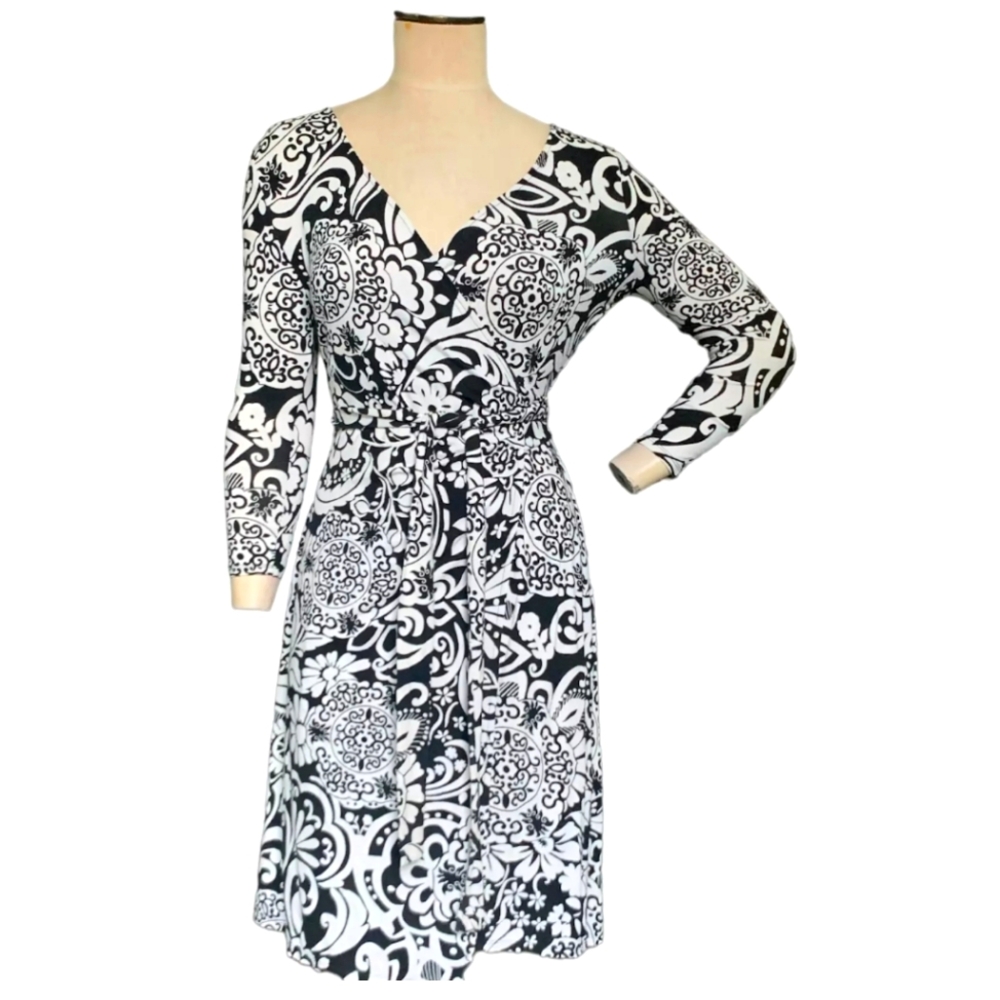 Ann Taylor Loft Dress Floral color black and white  good condition